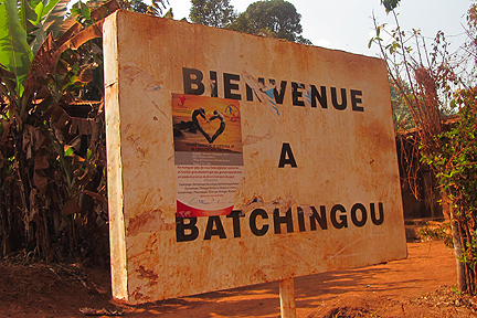 A sign welcomes visitors to the village of Batchingou