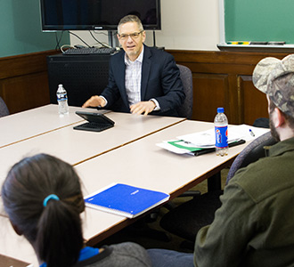 Mark Schauer, '84, spoke to a group of Ford Institute students prior to his Bobbitt Auditorium event.